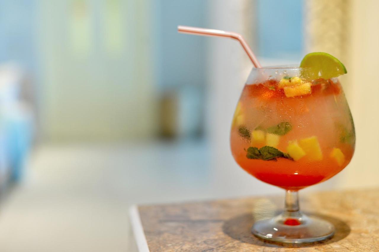 Radisson Cartagena Ocean Pavillion Hotel Kültér fotó Caipiroska